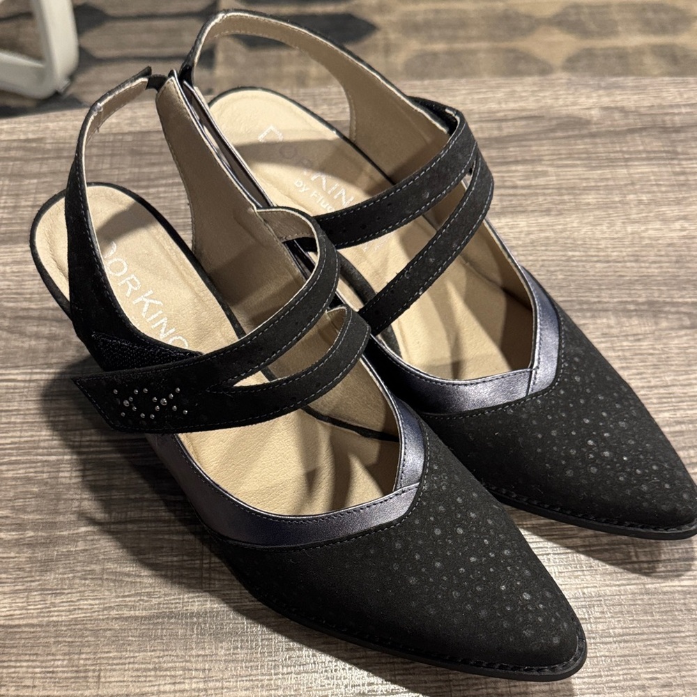Black Pointed Slingback Pumps with Strap